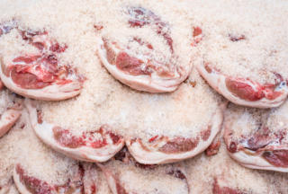 Jamones ibéricos en sal2